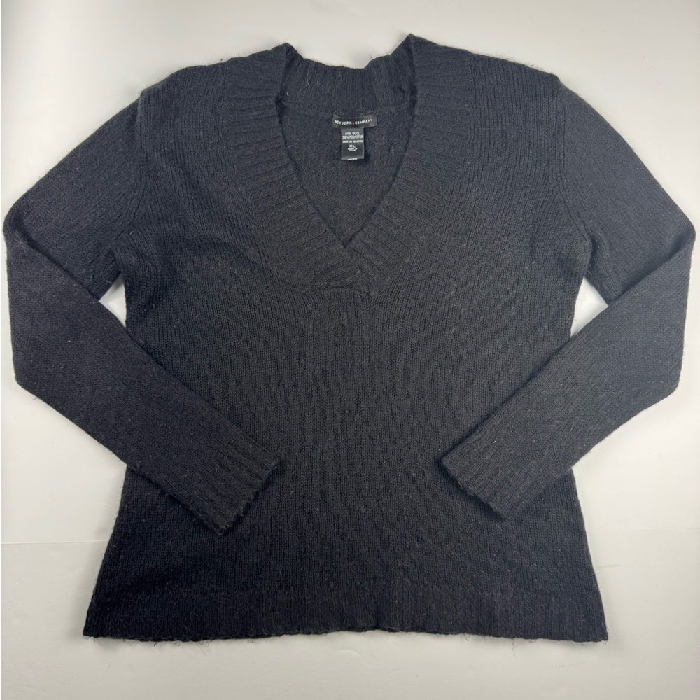 New York & Company Black wool blend V-Neck Sweater size XL